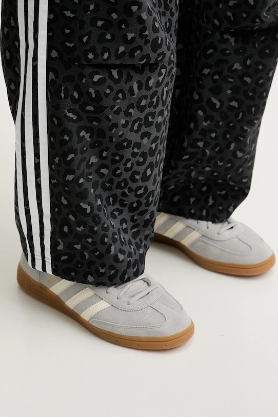 adidas Originals spodnie dresowe Leo JV7564 szary