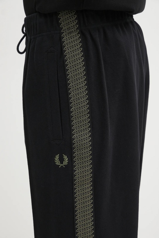 Fred Perry spodnie dresowe czarny T1301