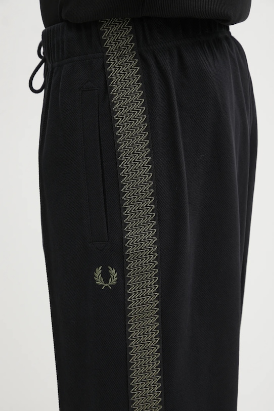 Tepláky Fred Perry čierna T1301