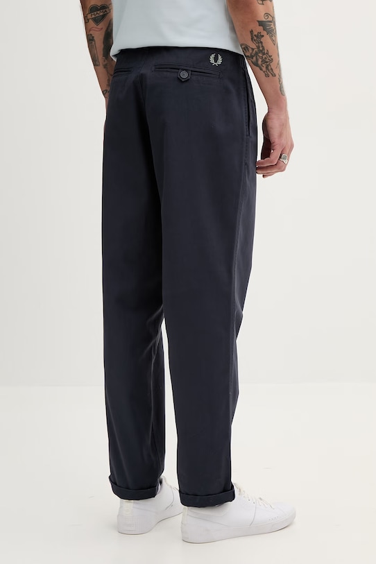 Odzież Fred Perry spodnie bawełniane T9130 granatowy