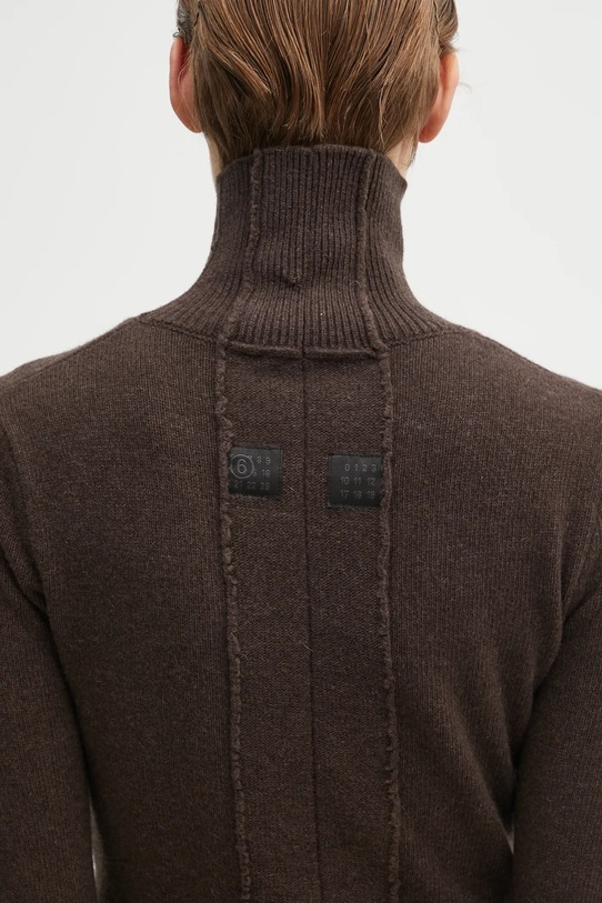 MM6 Maison Margiela sukienka z dodatkiem wełny brązowy S62DD0054.M13187.144