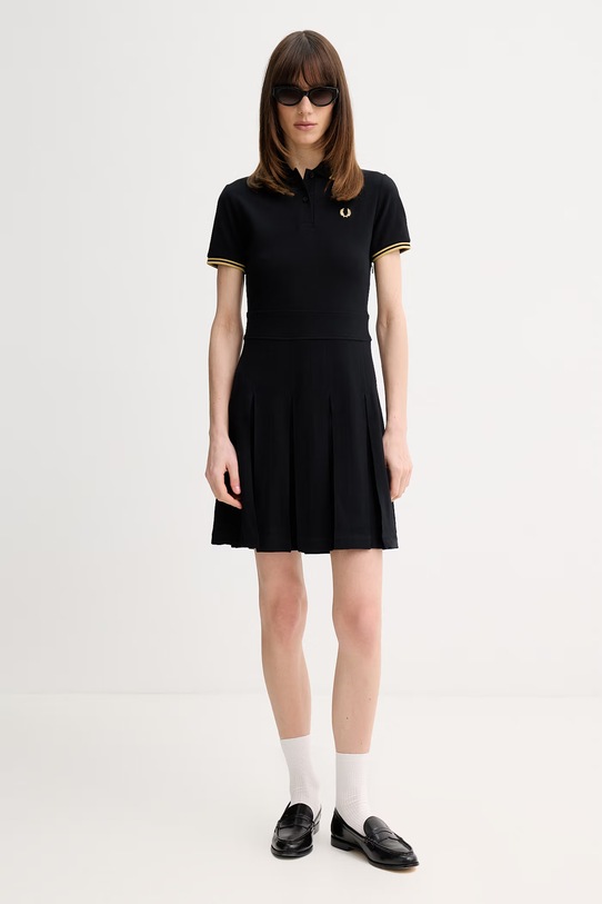 Fred Perry sukienka bawełniana D1177 czarny AW25