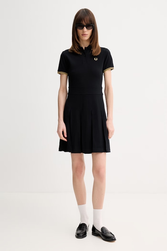 Fred Perry sukienka bawełniana D1177 czarny AW25
