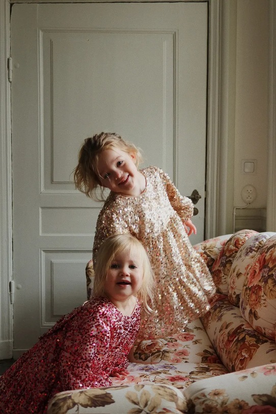 Konges Sløjd sukienka dziecięca LILA SEQUINS BOW DRESS KS103858.9BYA