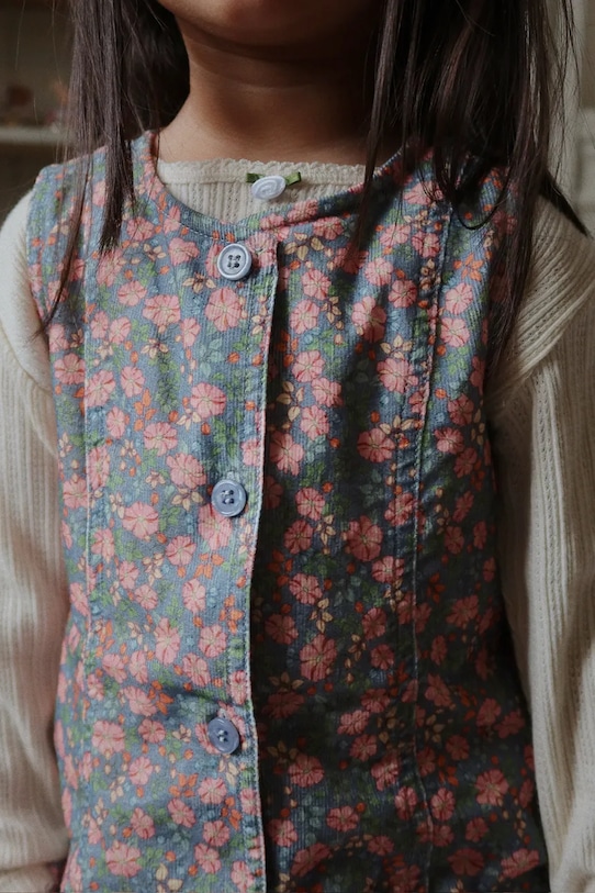 Konges Sløjd sukienka bawełniana dziecięca CARA DRESS GOTS wzorzyste multicolor KS103740.9BYA