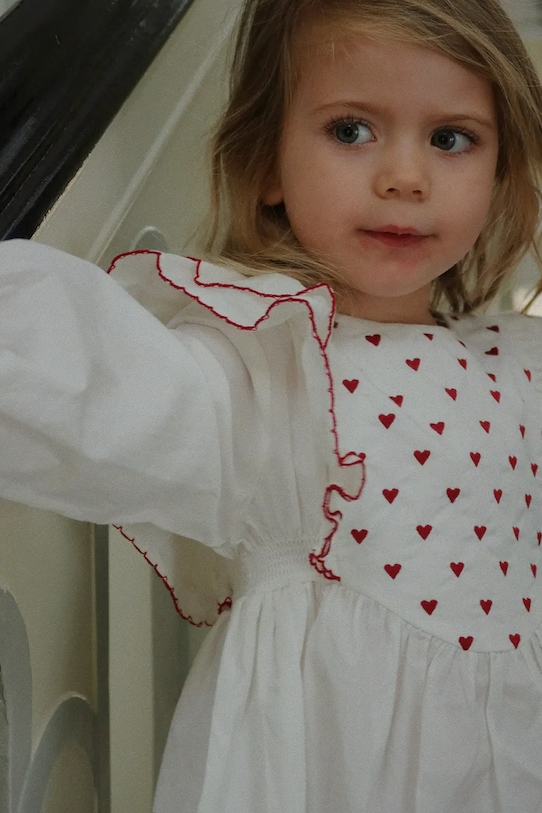 Konges Sløjd sukienka bawełniana dziecięca COEUR DRESS GOTS wzorzyste biały KS104268.9BYA