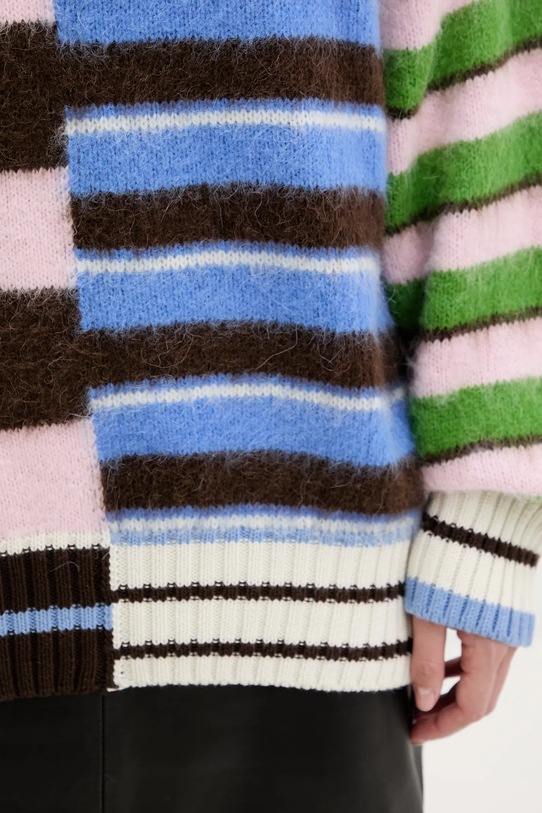 Stine Goya sweter z dodatkiem wełny SG.AW25.K021.2328 brązowy