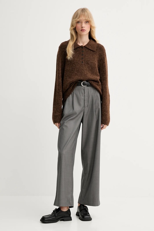 Gestuz sweter wełniany 10910534 brązowy AW25