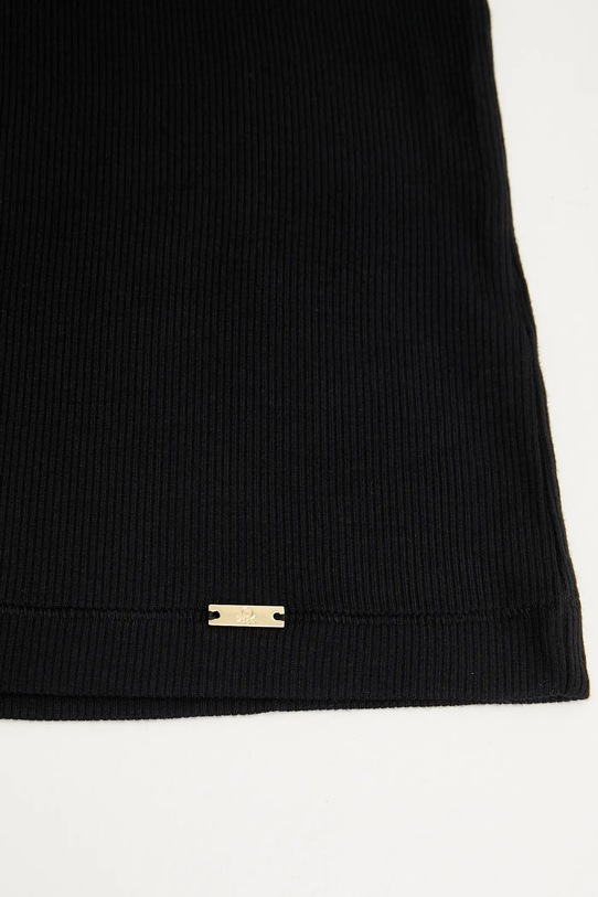 United Colors of Benetton top 3P2Y3M06Y