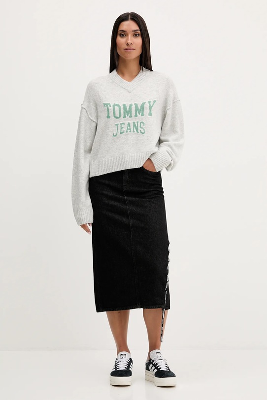 Pulover s dodatkom vune Tommy Jeans DW0DW21711 siva AW25