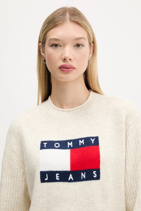 Пуловер от вълна Tommy Jeans бежов DW0DW21782