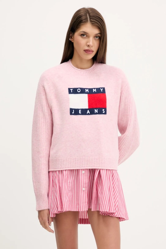Пуловер от вълна Tommy Jeans с вълна розов DW0DW21782