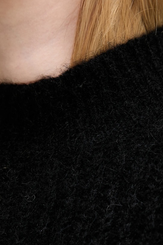 Svetr s příměsí vlny A.P.C. Pull Emilia WPABE.F23449 černá