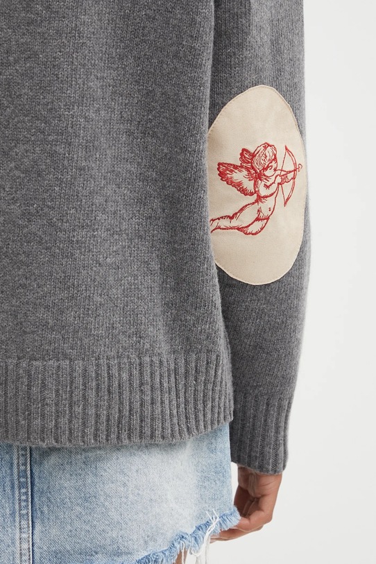 Вълнен пуловер Fiorucci Cupid Elbow Patch сив W02FPKSW335KN03GY01