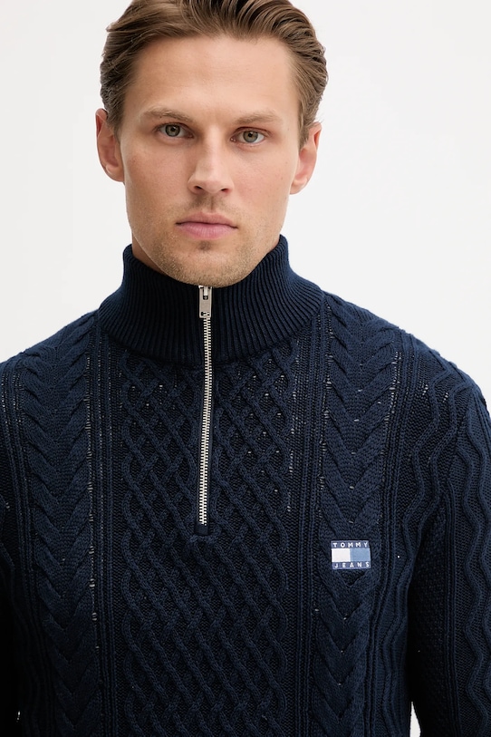 Bavlnený sveter Tommy Jeans modrá DM0DM22103
