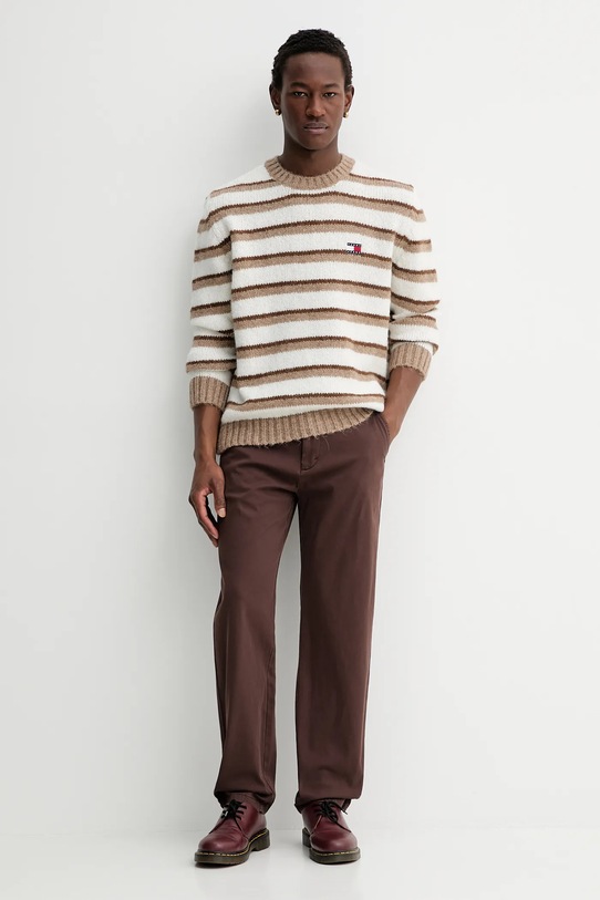 Pulover z dodatkom alpake Tommy Jeans DM0DM22109 rjava AW25