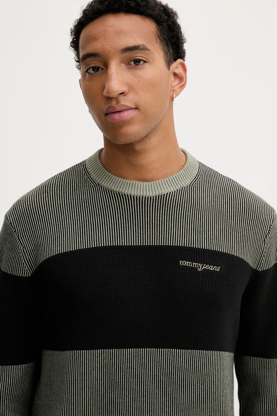 Bavlnený sveter Tommy Jeans zelená DM0DM22110