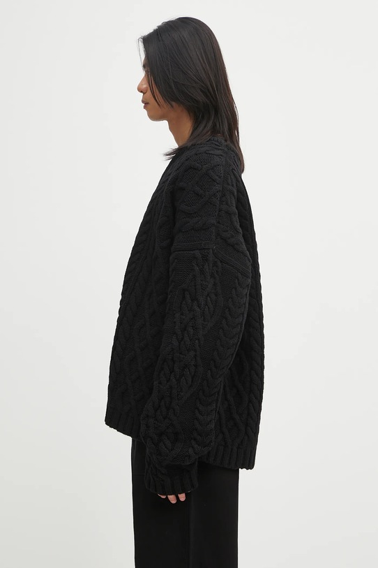 Vuneni pulover VETEMENTS Cable-Knit UH76KN600B crna AW25