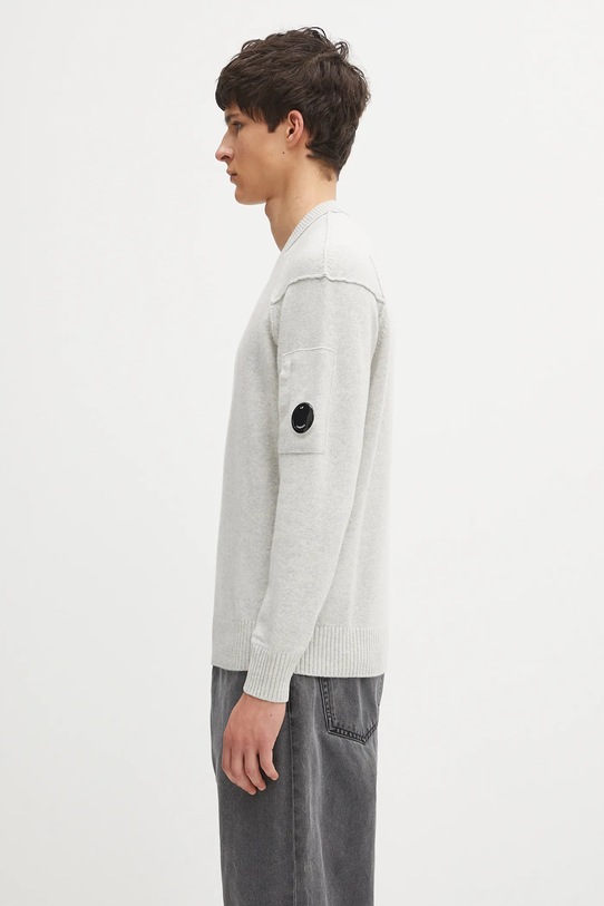 C.P. Company sweter z wełną 19CMKN707A110149A beżowy AW25