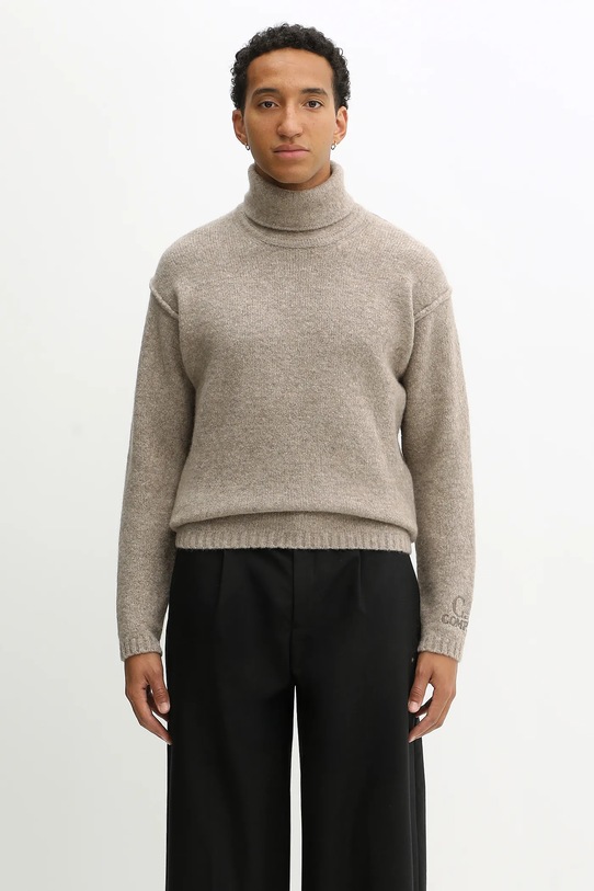 C.P. Company sweter z dodatkiem wełny golf beżowy 19CMKN281A110509A