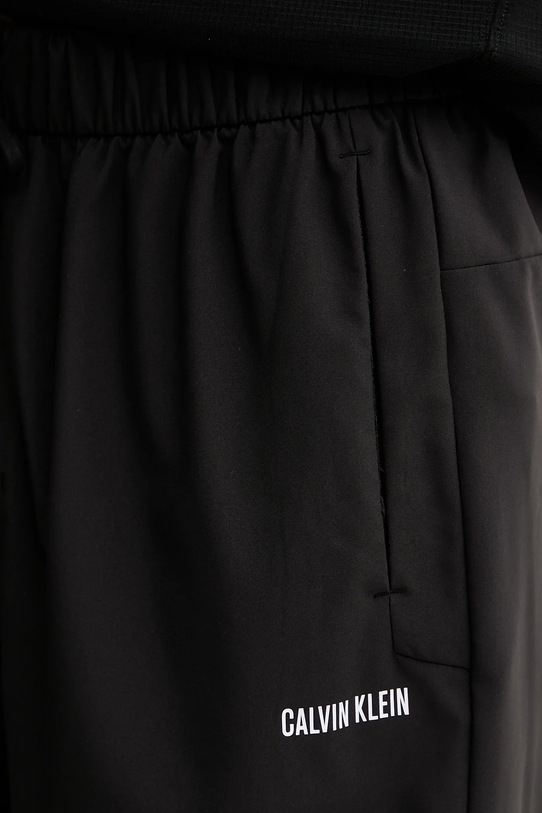 Σορτς προπόνησης Calvin Klein Performance μαύρο LVGMF5S803
