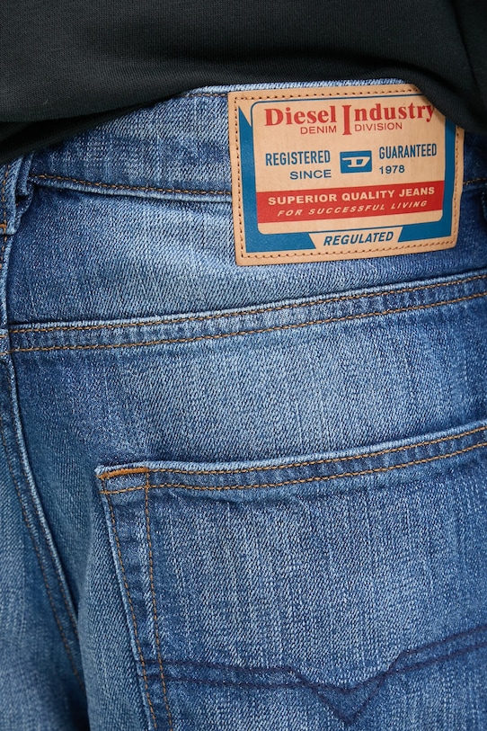Diesel pantaloni scurți jeans REGULAR-SHORT albastru A06430.0DBEL