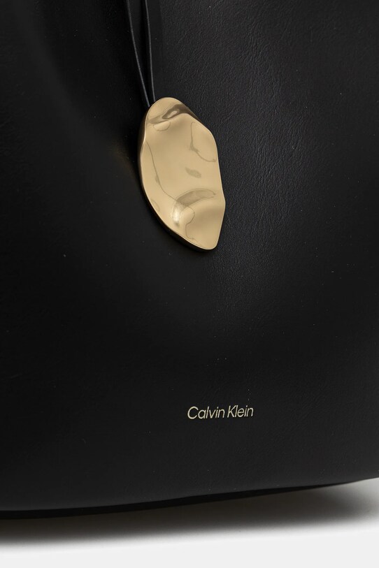 Calvin Klein kézitáska fekete LV04K3176G