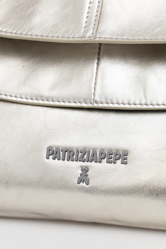 Δερμάτινη τσάντα ώμου Patrizia Pepe ασημί 2B0152.L041