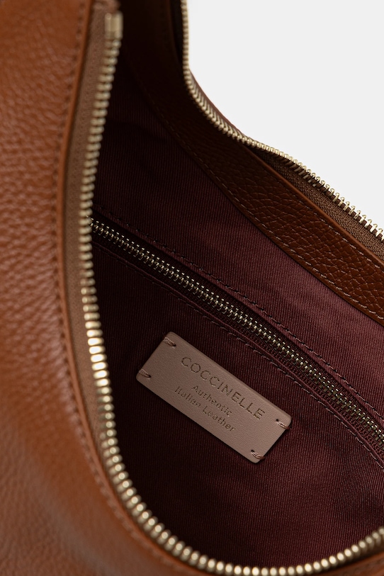 Δερμάτινη τσάντα Coccinelle REBEKKA E1.T95.13.02.01 καφέ