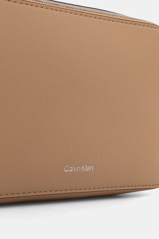 Calvin Klein geantă crossbody pentru femei, cu imitație de piele bej LV04F3276G