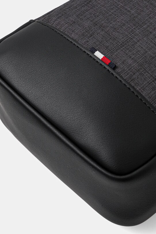 Taštička Tommy Hilfiger šedá AM0AM13582