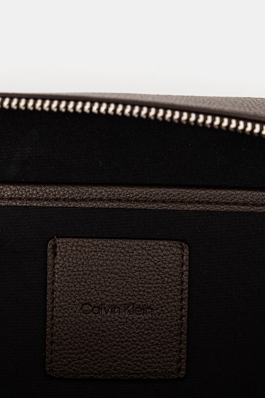 Kiegészítők Calvin Klein bőr kozmetikai táska LV04D1036G barna