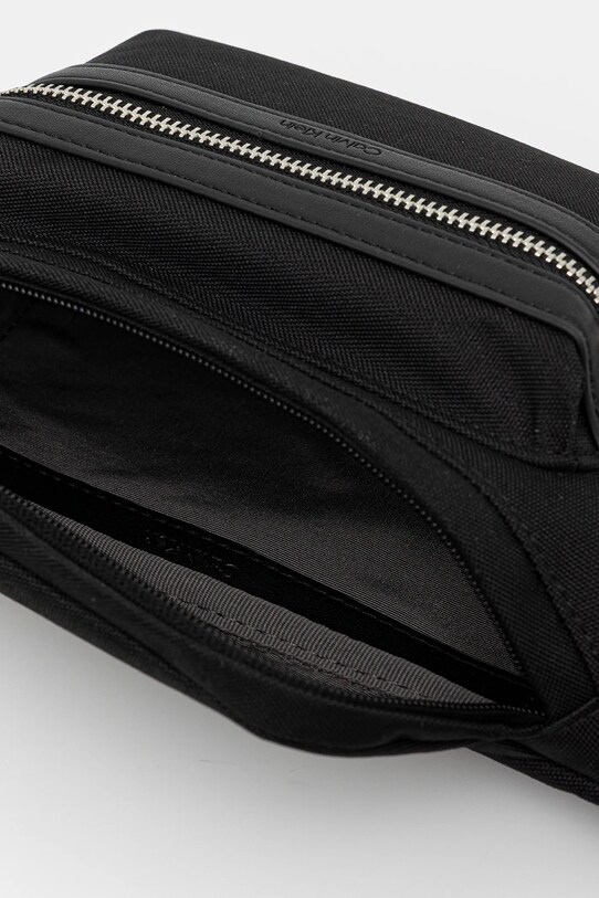 Calvin Klein övtáska fekete LV04D3073G
