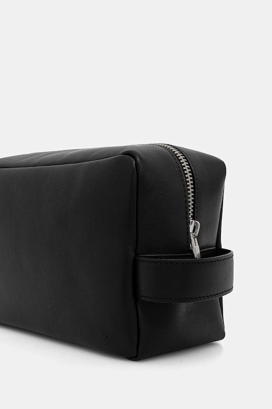 Calvin Klein kosmetyczka skórzana LV04D1132G czarny AW25