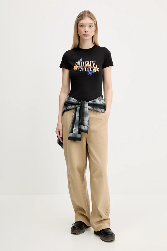Bavlnené tričko Tommy Jeans DW0DW21340 čierna AW25