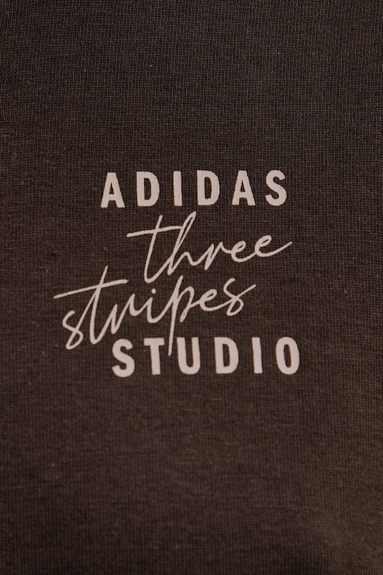 Βαμβακερό μπλουζάκι adidas KT3274 καφέ