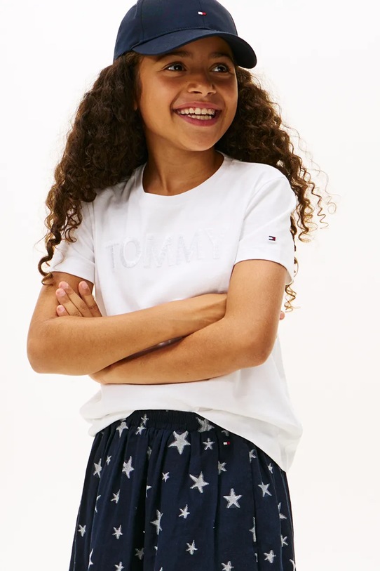 Παιδικό βαμβακερό μπλουζάκι Tommy Hilfiger απλικέ λευκό KG0KG08899.9BYA