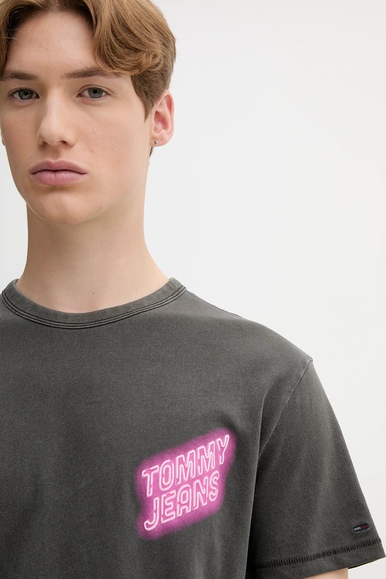 Βαμβακερό μπλουζάκι Tommy Jeans γκρί DM0DM21829