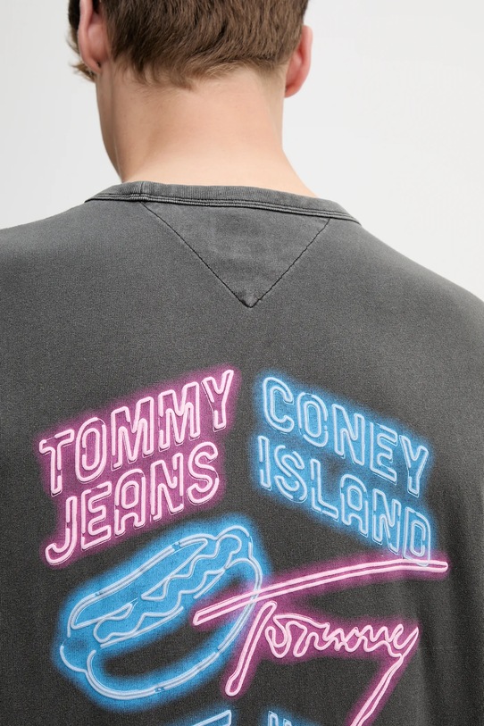 Βαμβακερό μπλουζάκι Tommy Jeans DM0DM21829 γκρί