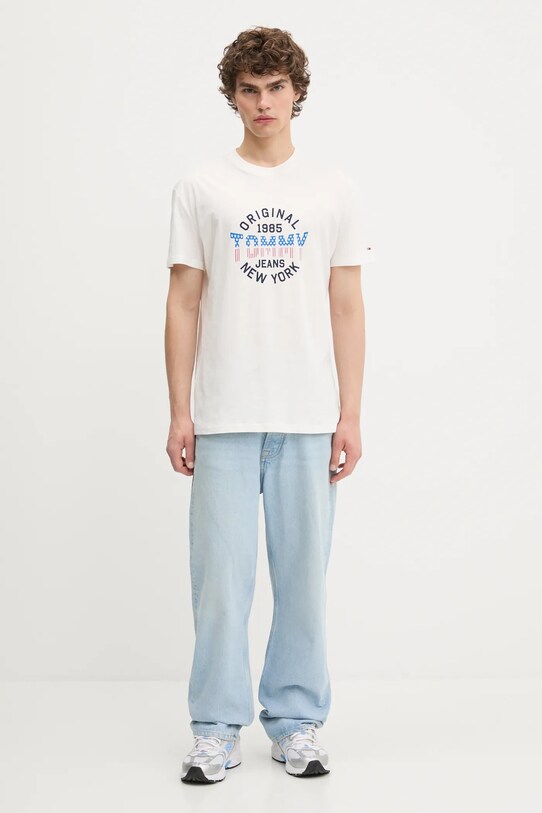 Βαμβακερό μπλουζάκι Tommy Jeans DM0DM21913 λευκό AW25