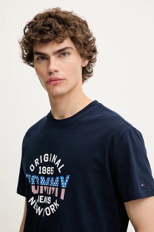 Bavlněné tričko Tommy Jeans námořnická modř DM0DM21913