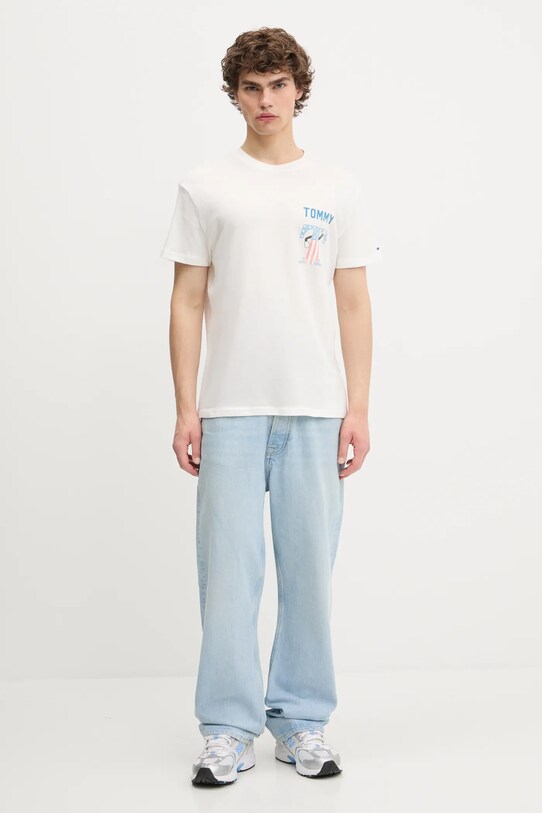 Βαμβακερό μπλουζάκι Tommy Jeans DM0DM21914 λευκό AW25
