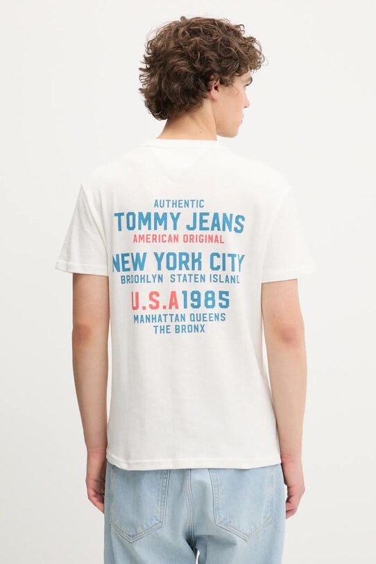 Ρούχα Βαμβακερό μπλουζάκι Tommy Jeans DM0DM21914 λευκό