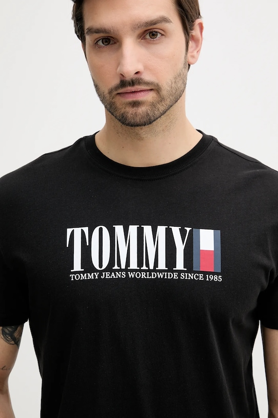 Бавовняна футболка Tommy Jeans чорний DM0DM21941