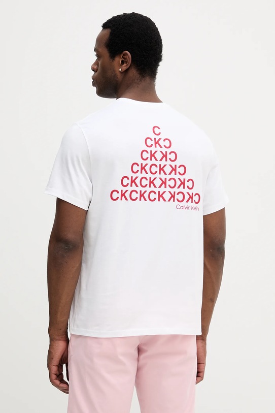 Βαμβακερό μπλουζάκι Calvin Klein Jeans με μοτίβο λευκό LV04RC825G