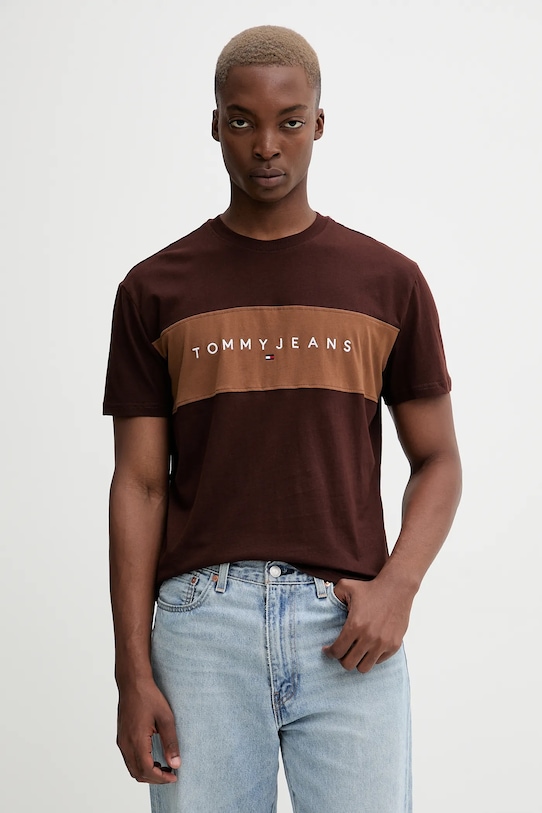 Памучна тениска Tommy Jeans стандартна кафяв DM0DM21933