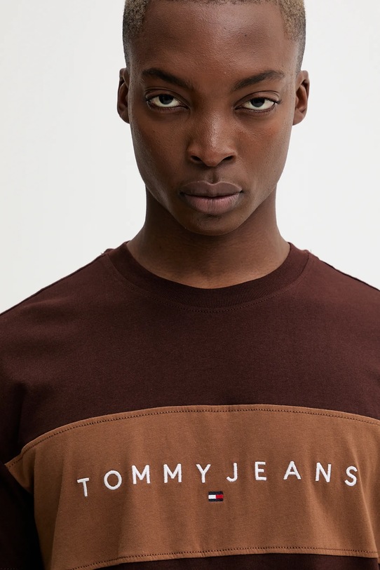 Бавовняна футболка Tommy Jeans коричневий DM0DM21933
