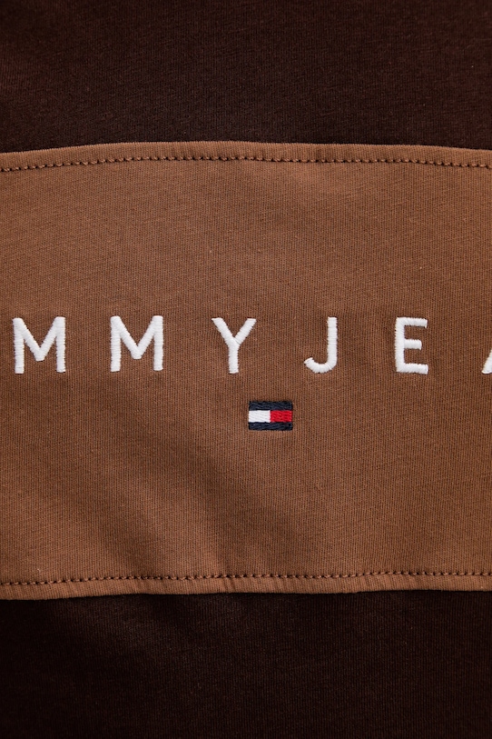 Памучна тениска Tommy Jeans DM0DM21933 кафяв