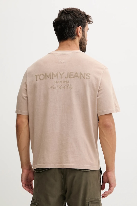 Tommy Jeans tricou din bumbac DM0DM21975 maro AW25