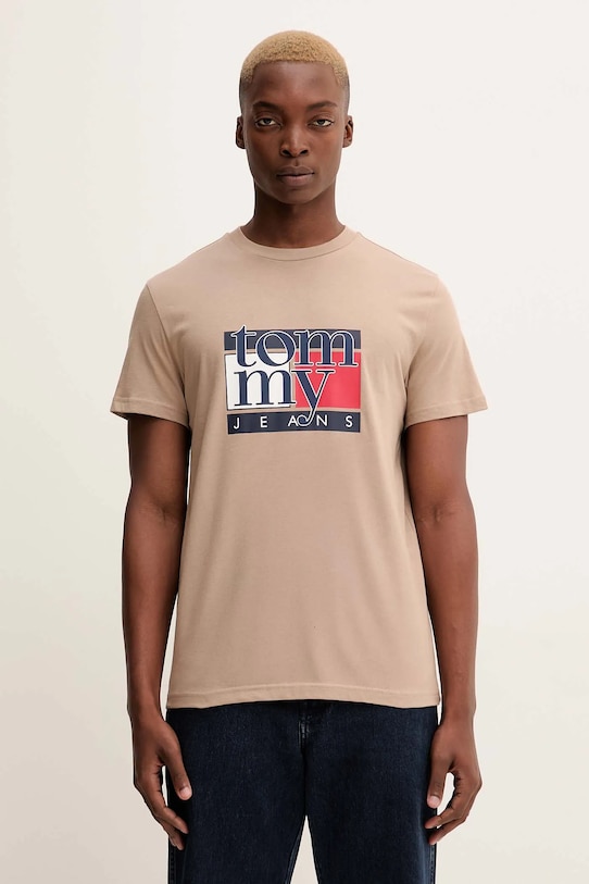 Бавовняна футболка Tommy Jeans візерунок бежевий DM0DM21977